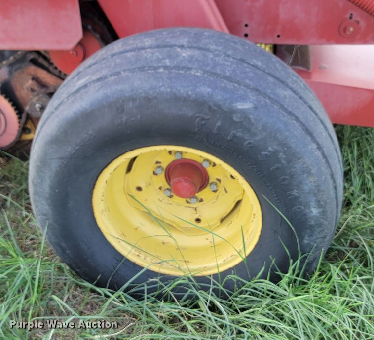 image for item KS9179 (2) New Holland 660 round baler