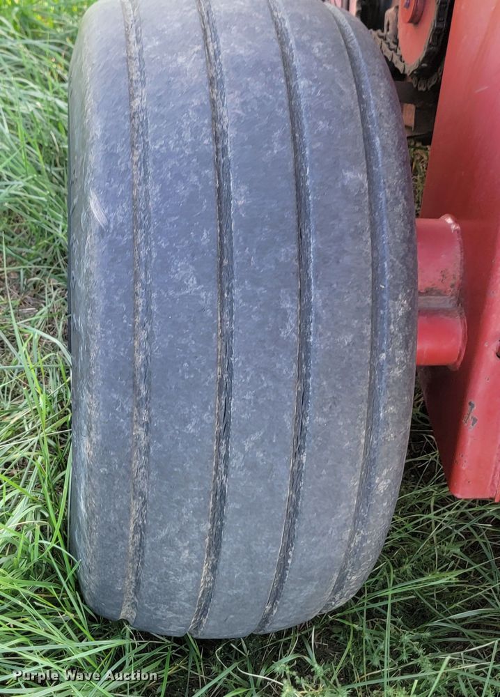 image for item KS9179 (2) New Holland 660 round baler