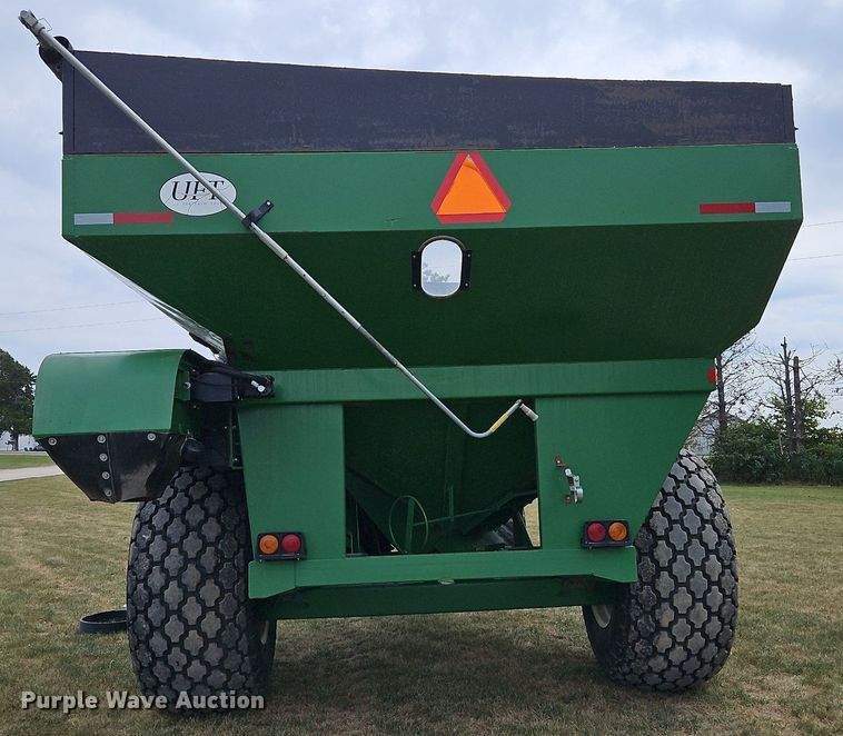 image for item LM9141 UFT 4765  grain cart