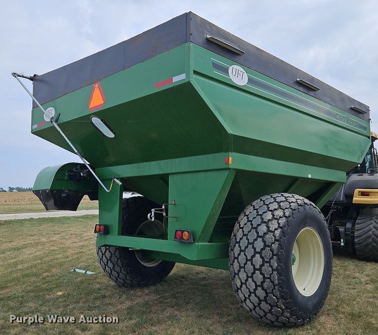 image for item LM9141 UFT 4765  grain cart
