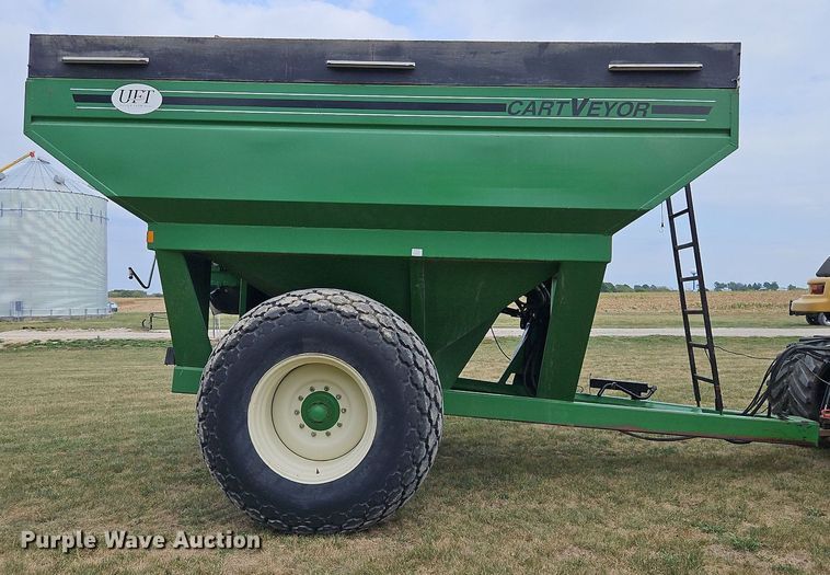 image for item LM9141 UFT 4765  grain cart