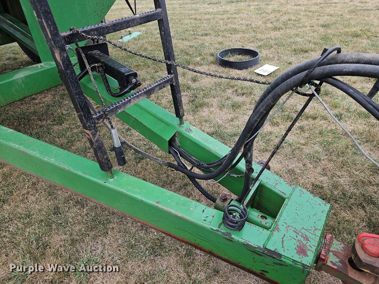 image for item LM9141 UFT 4765  grain cart