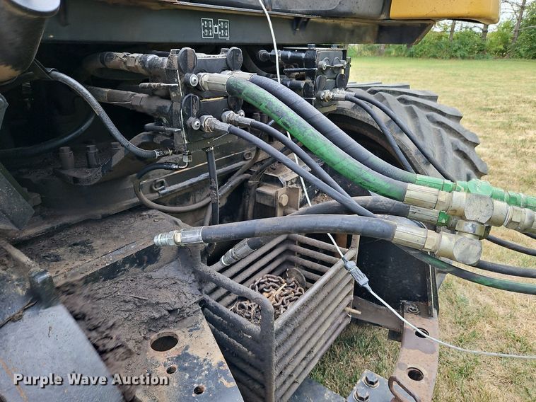 image for item LM9141 UFT 4765  grain cart