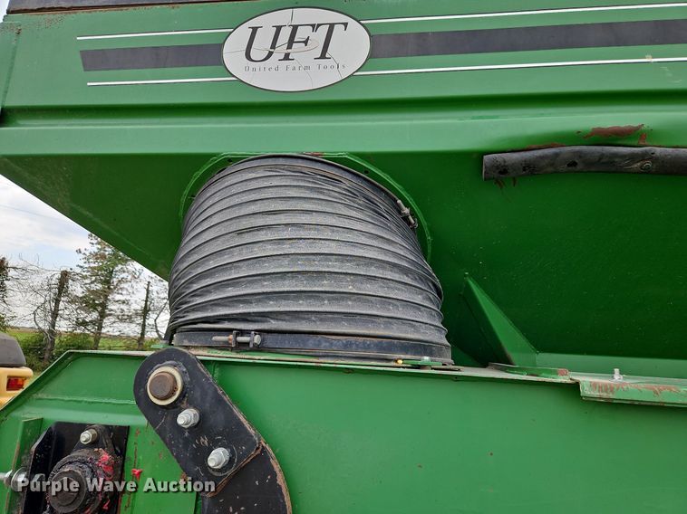 image for item LM9141 UFT 4765  grain cart