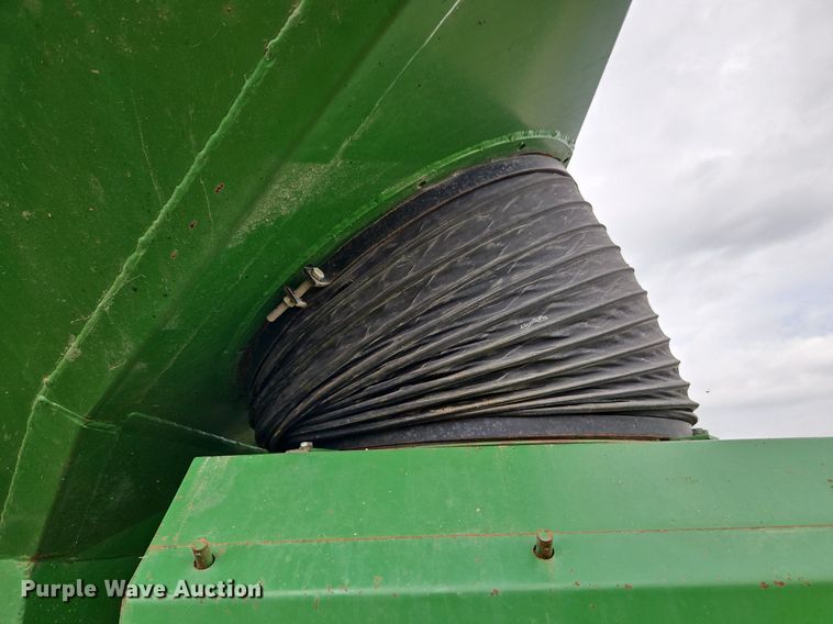 image for item LM9141 UFT 4765  grain cart