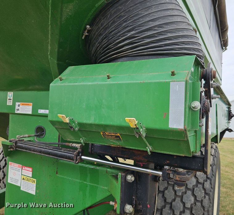 image for item LM9141 UFT 4765  grain cart