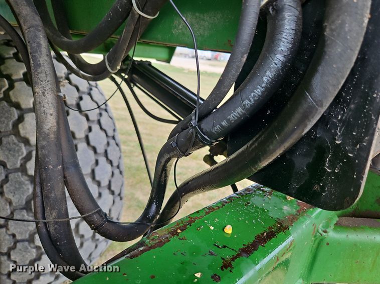 image for item LM9141 UFT 4765  grain cart