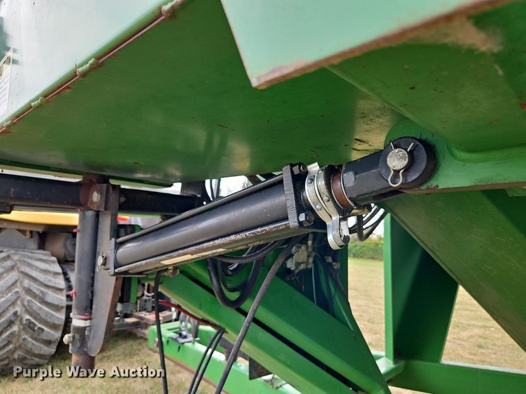 image for item LM9141 UFT 4765  grain cart