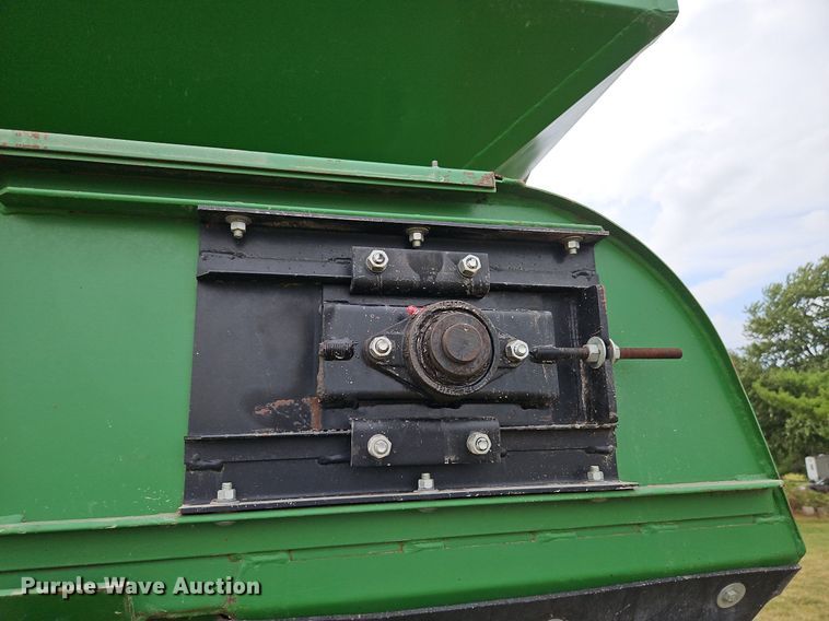 image for item LM9141 UFT 4765  grain cart