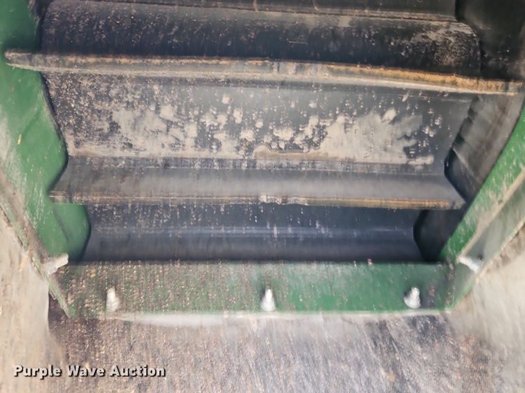 image for item LM9141 UFT 4765  grain cart