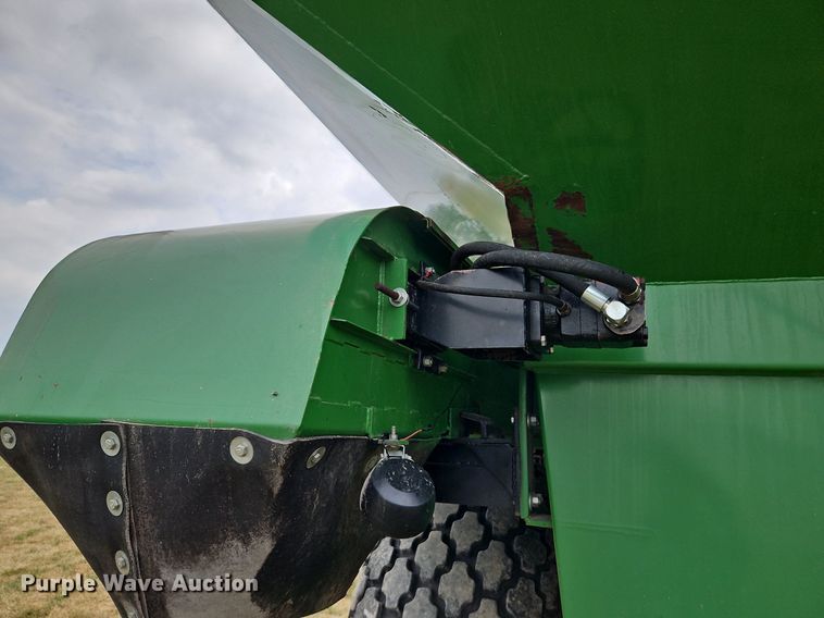 image for item LM9141 UFT 4765  grain cart