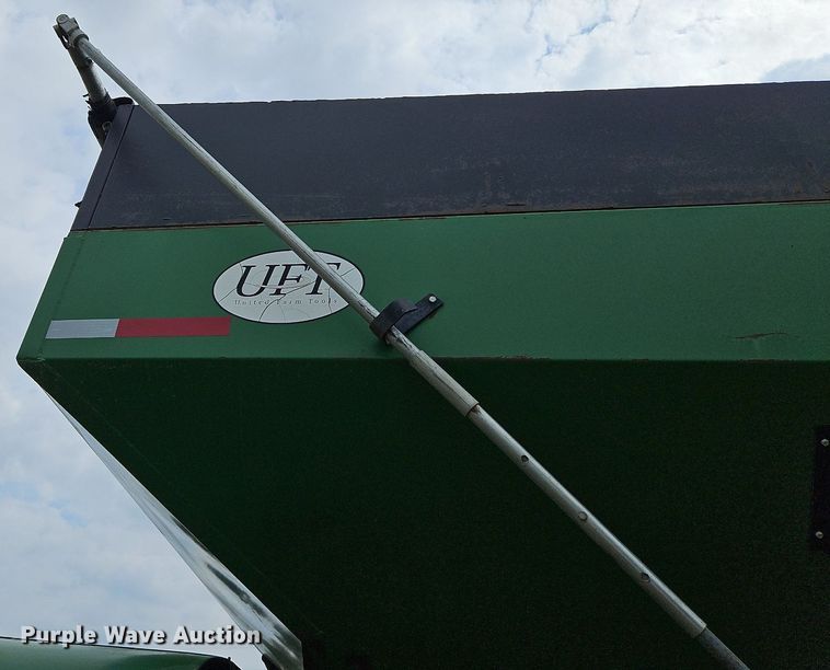 image for item LM9141 UFT 4765  grain cart