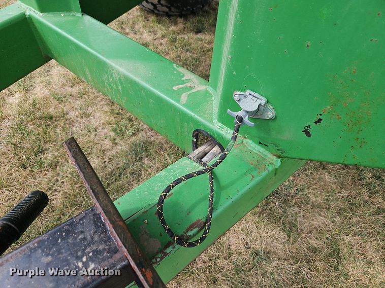 image for item LM9141 UFT 4765  grain cart