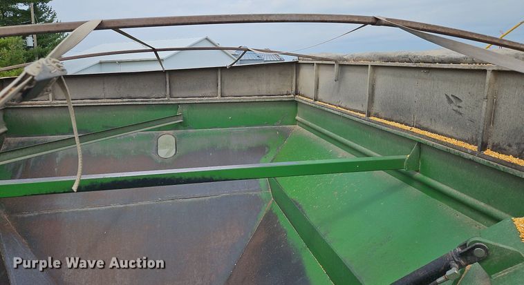 image for item LM9141 UFT 4765  grain cart