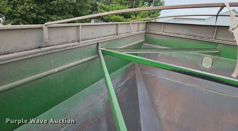 image for item LM9141 UFT 4765  grain cart