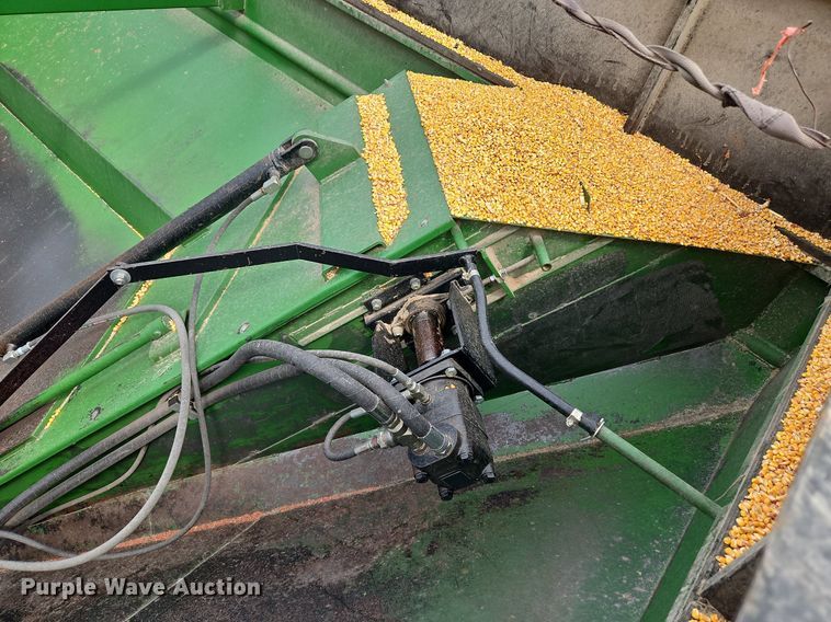 image for item LM9141 UFT 4765  grain cart