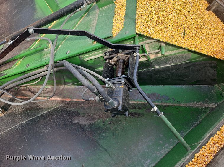 image for item LM9141 UFT 4765  grain cart