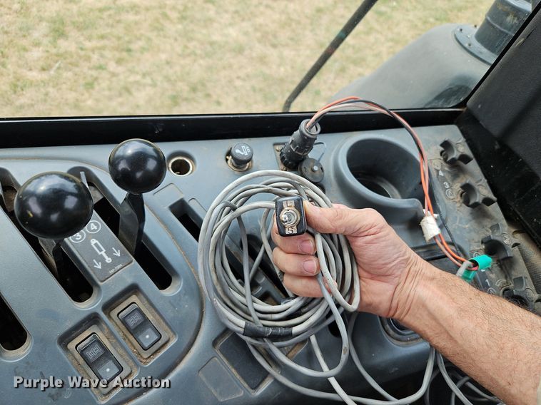 image for item LM9141 UFT 4765  grain cart