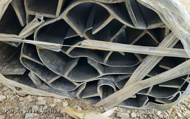 image for item LM9141 UFT 4765  grain cart