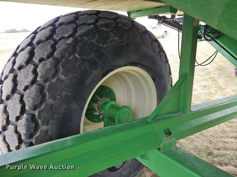 image for item LM9141 UFT 4765  grain cart
