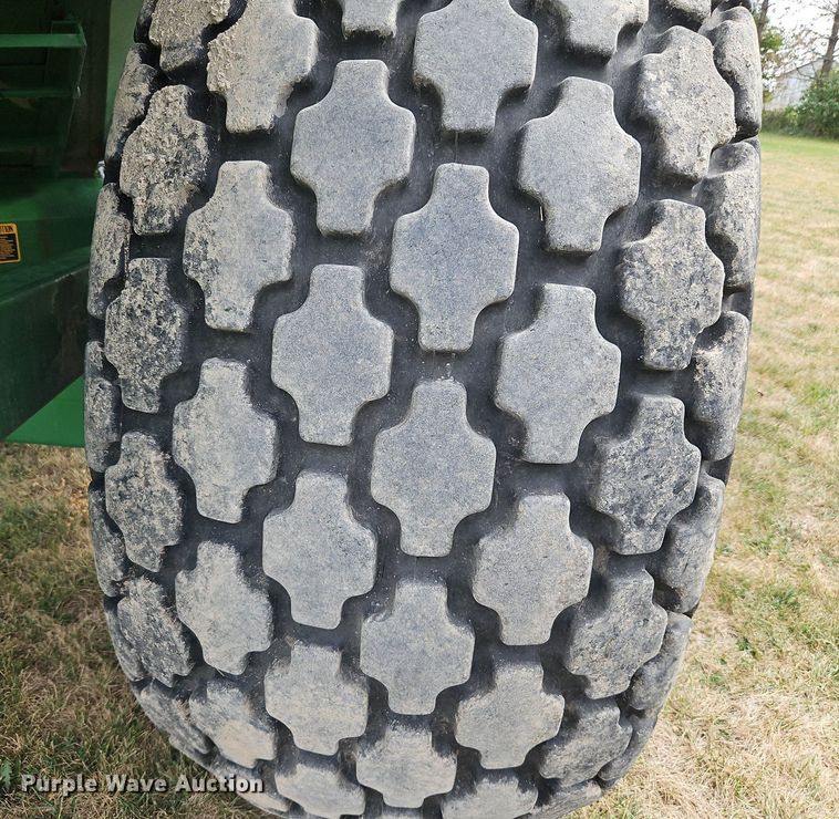 image for item LM9141 UFT 4765  grain cart