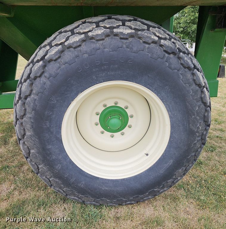 image for item LM9141 UFT 4765  grain cart