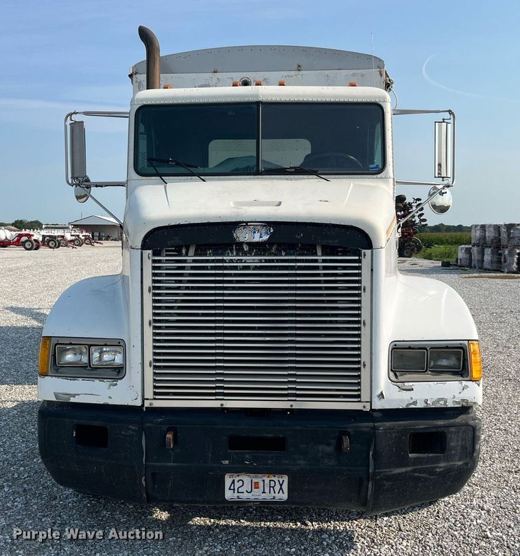 image for item MG9428 1992 Freightliner FLD  fertilizer delivery truck