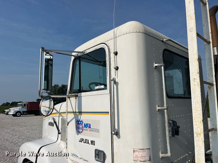 image for item MG9428 1992 Freightliner FLD  fertilizer delivery truck