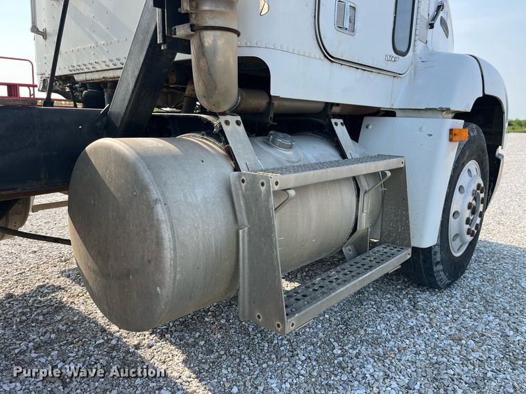 image for item MG9428 1992 Freightliner FLD  fertilizer delivery truck