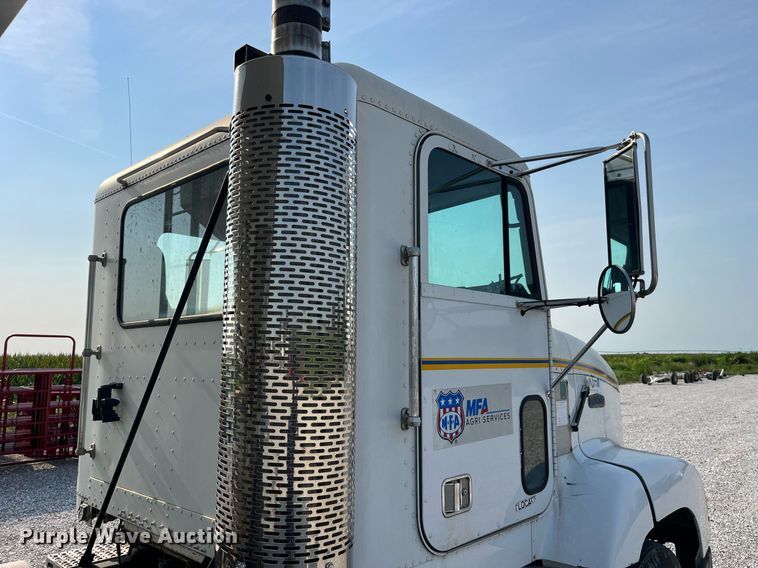 image for item MG9428 1992 Freightliner FLD  fertilizer delivery truck