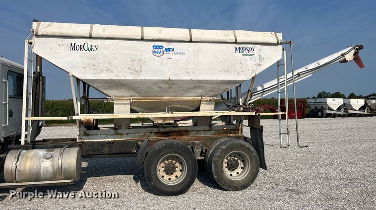 image for item MG9428 1992 Freightliner FLD  fertilizer delivery truck