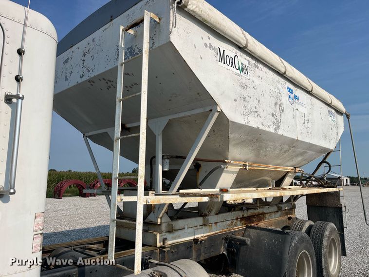 image for item MG9428 1992 Freightliner FLD  fertilizer delivery truck