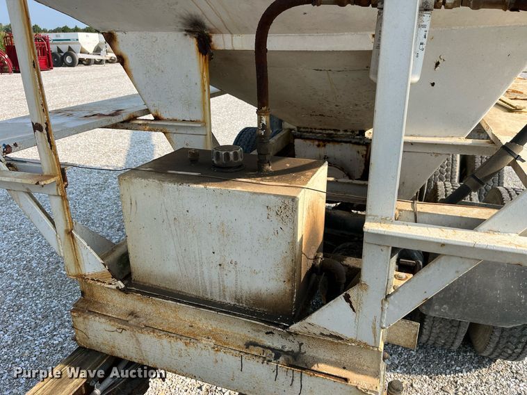 image for item MG9428 1992 Freightliner FLD  fertilizer delivery truck