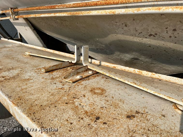 image for item MG9428 1992 Freightliner FLD  fertilizer delivery truck