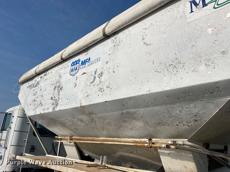 image for item MG9428 1992 Freightliner FLD  fertilizer delivery truck