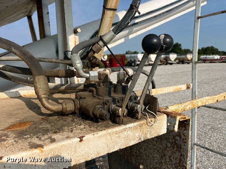 image for item MG9428 1992 Freightliner FLD  fertilizer delivery truck