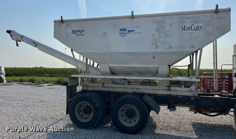 image for item MG9428 1992 Freightliner FLD  fertilizer delivery truck