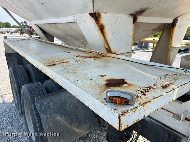 image for item MG9428 1992 Freightliner FLD  fertilizer delivery truck