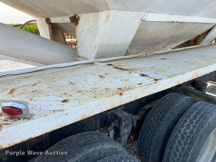 image for item MG9428 1992 Freightliner FLD  fertilizer delivery truck