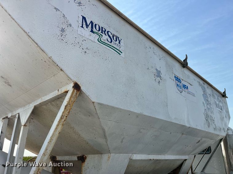 image for item MG9428 1992 Freightliner FLD  fertilizer delivery truck