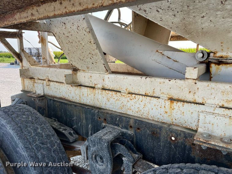 image for item MG9428 1992 Freightliner FLD  fertilizer delivery truck