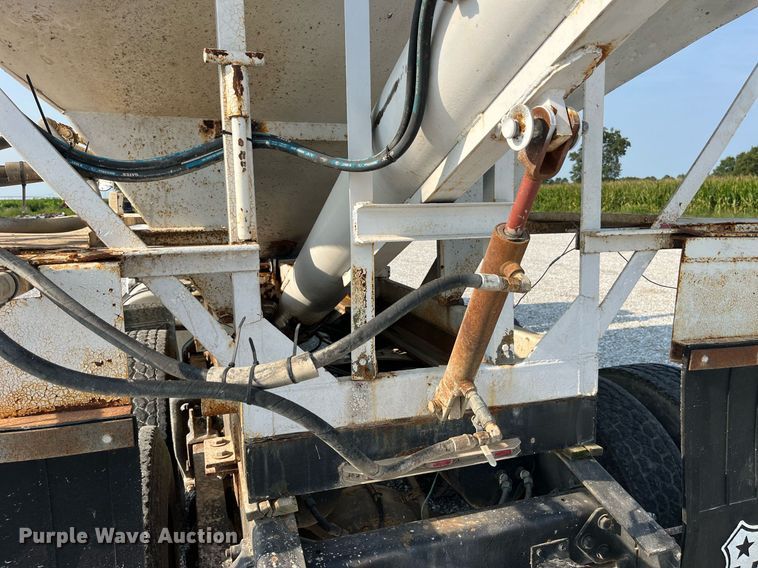 image for item MG9428 1992 Freightliner FLD  fertilizer delivery truck