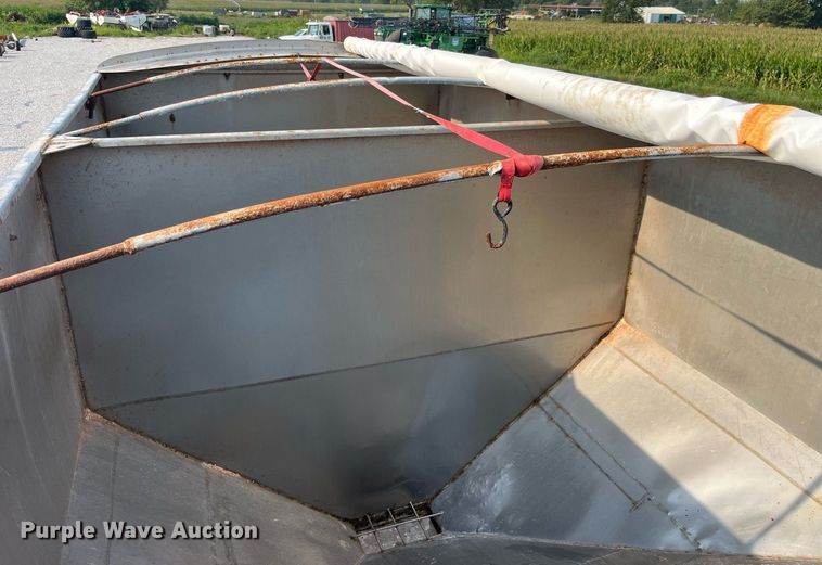 image for item MG9428 1992 Freightliner FLD  fertilizer delivery truck