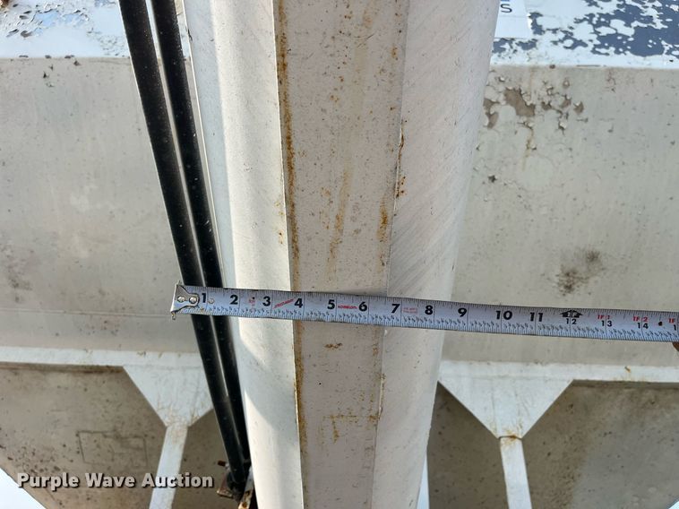 image for item MG9428 1992 Freightliner FLD  fertilizer delivery truck