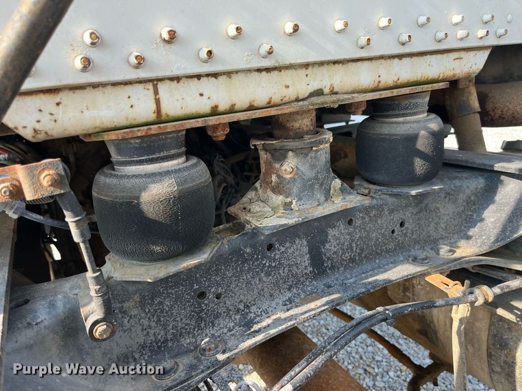 image for item MG9428 1992 Freightliner FLD  fertilizer delivery truck