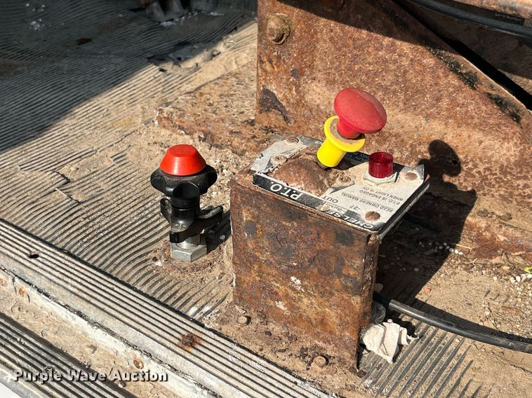 image for item MG9428 1992 Freightliner FLD  fertilizer delivery truck