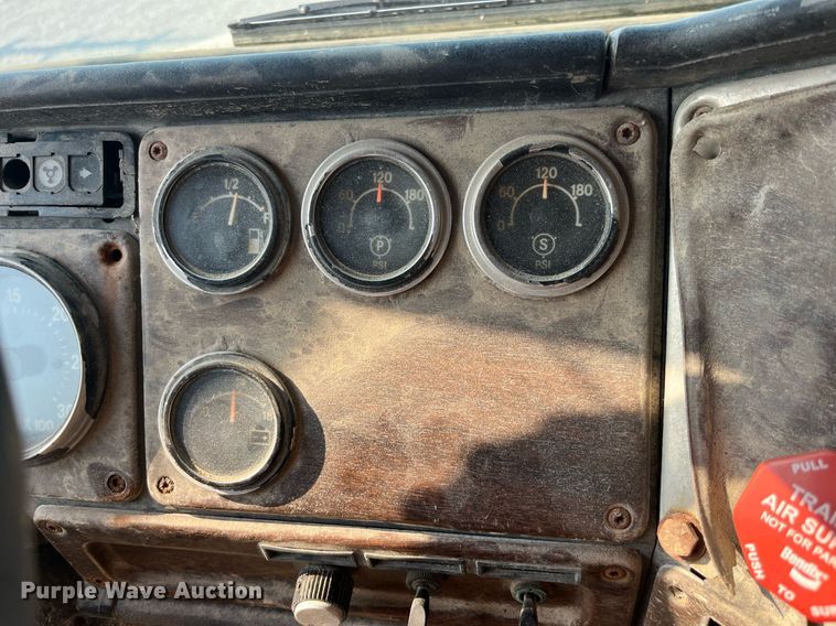 image for item MG9428 1992 Freightliner FLD  fertilizer delivery truck