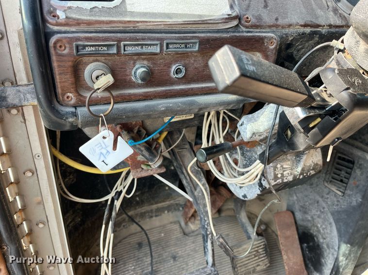 image for item MG9428 1992 Freightliner FLD  fertilizer delivery truck