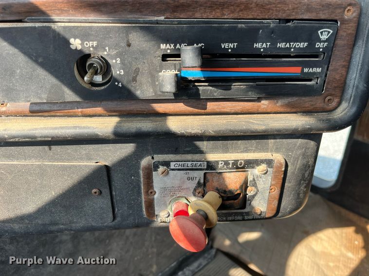 image for item MG9428 1992 Freightliner FLD  fertilizer delivery truck