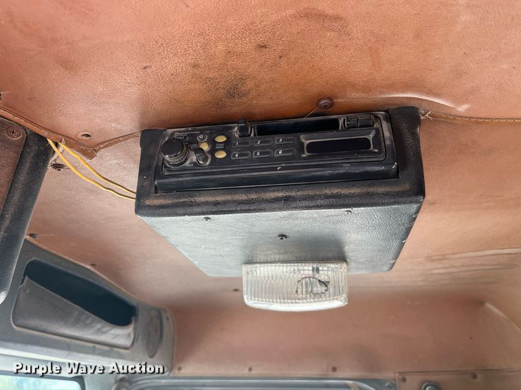 image for item MG9428 1992 Freightliner FLD  fertilizer delivery truck